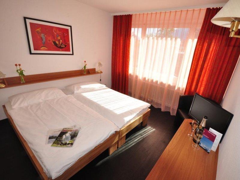 אינטרלאקן Hotel Merkur - West Station מראה חיצוני תמונה